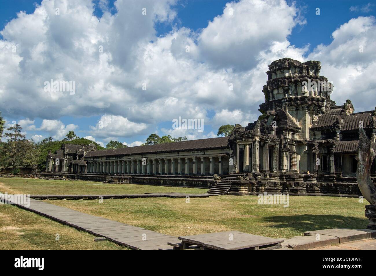 La Gopura occidentale, o biblioteca, dell'antico tempio Khmer di Angkor Wat, Siem Reap, Cambogia. Foto Stock
