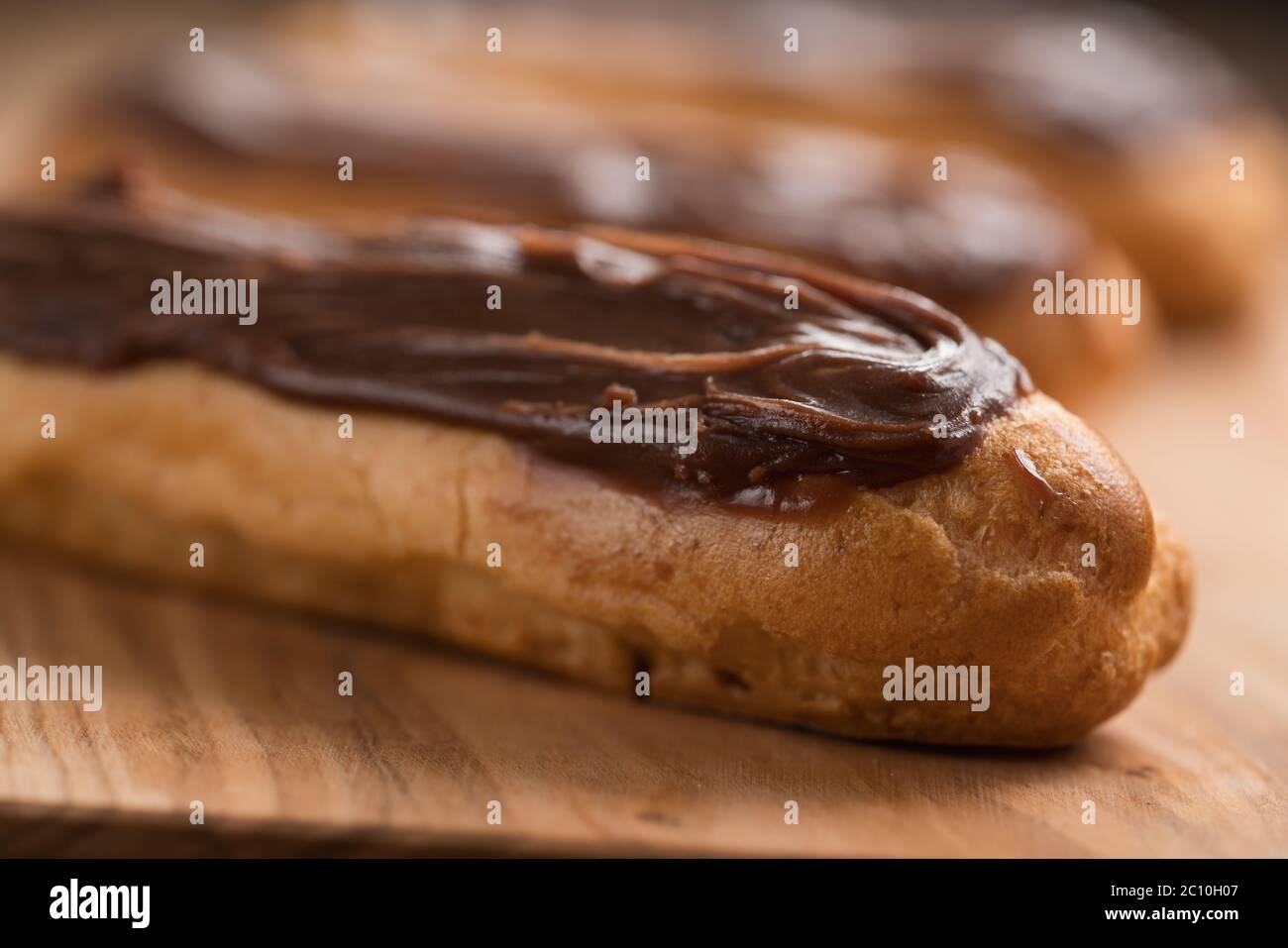 eclair francesi con closeup top choclate Foto Stock