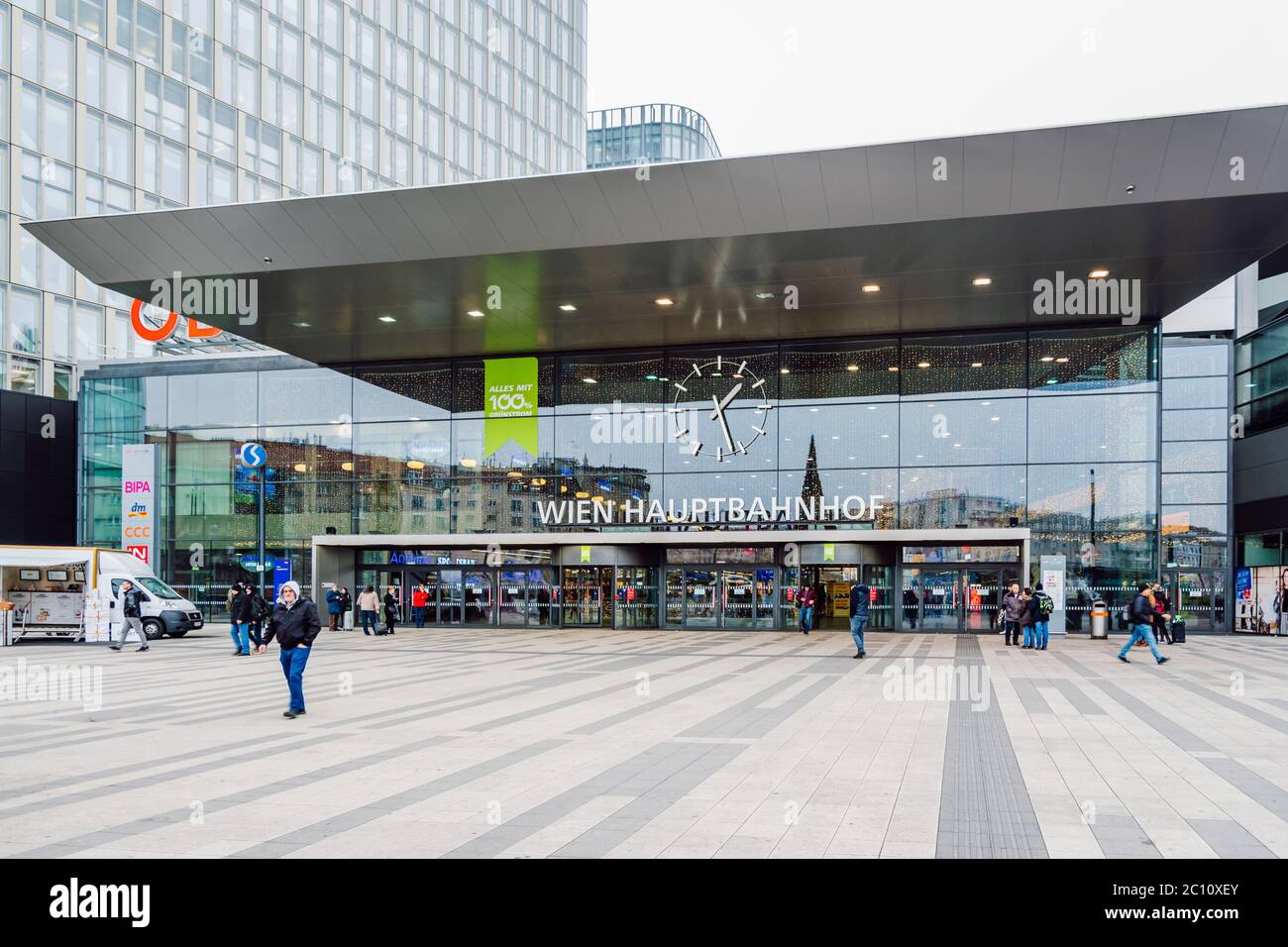 Vista dell'ingresso centrale della stazione centrale di Vienna ( Wien Hauptbahnhof ), Vienna, Austria Foto Stock