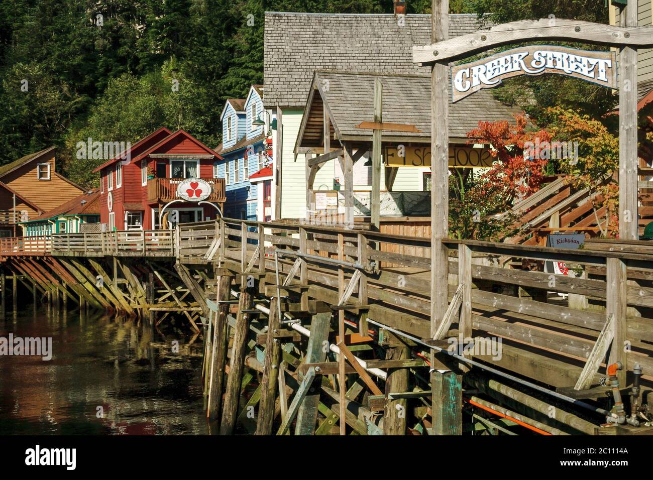 La famosa storica Creek Street di Ketchikan Alaska Foto Stock