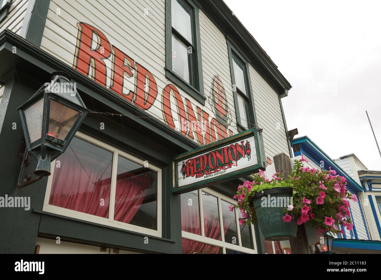Facciata del famoso Sallon cipolla rossa in Skagway Alaska Foto Stock