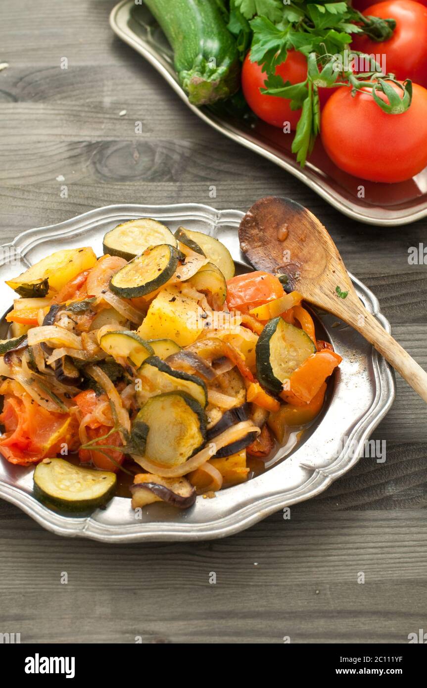 Turlu, piatto tipico della cucina turca a base di verdure Foto Stock