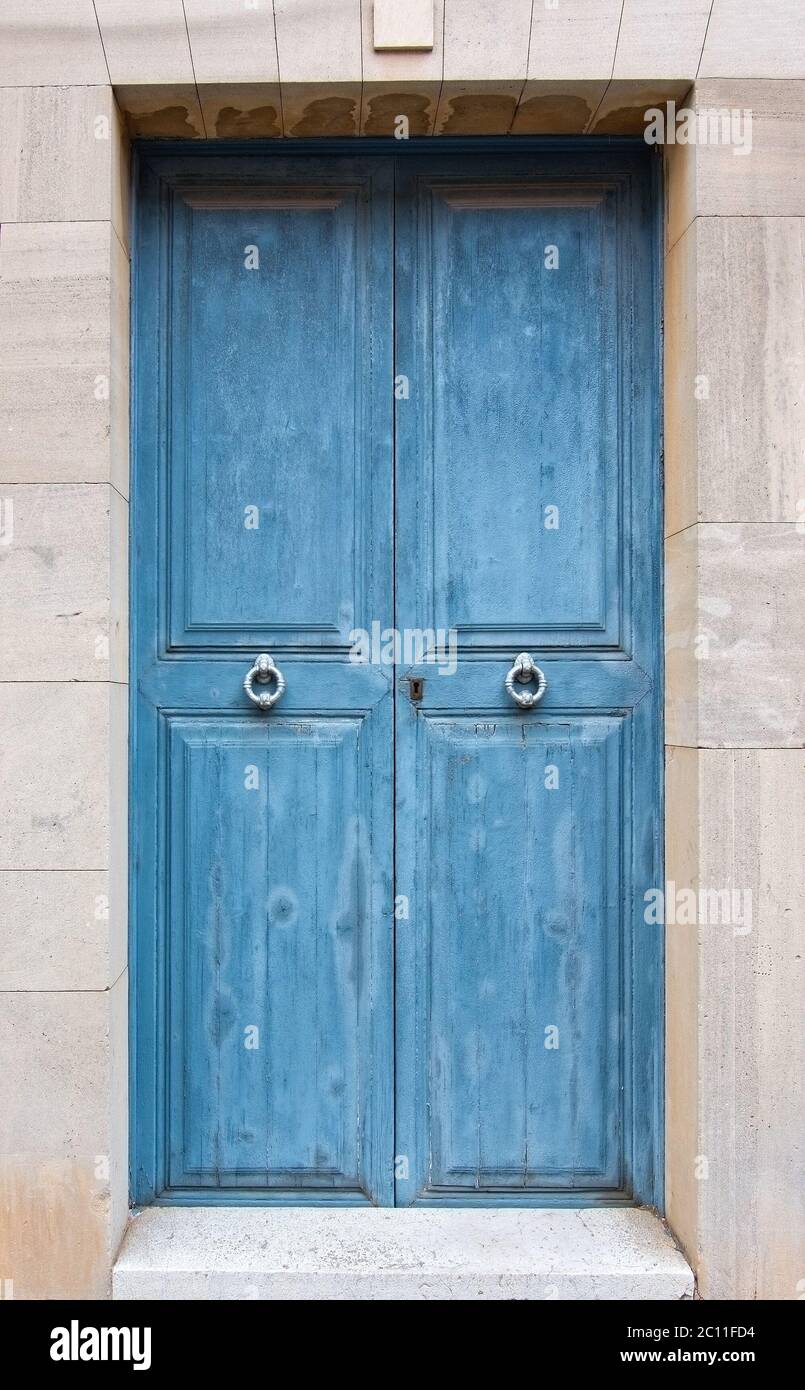 In legno di colore blu porta dipinta Foto Stock