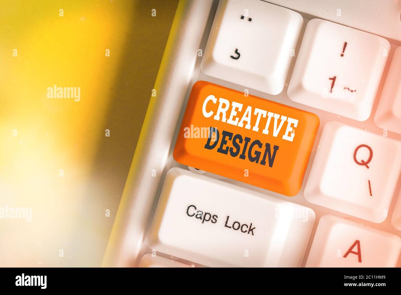 Nota di scrittura che mostra il design creativo. Concetto di business per un elemento visivo che soddisfa il suo obiettivo principale Foto Stock