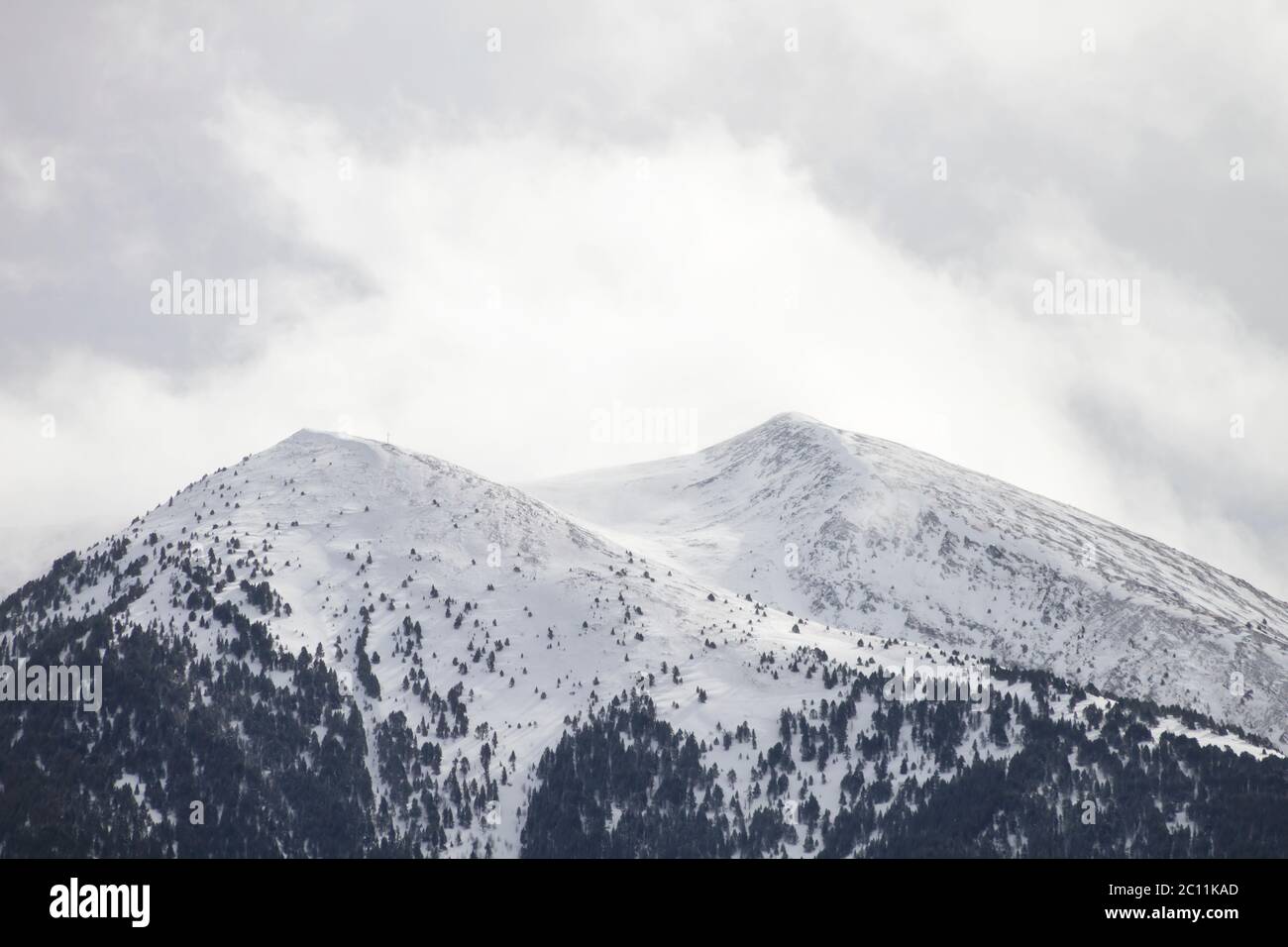 Paesaggio verruca in montagna con neve Foto Stock