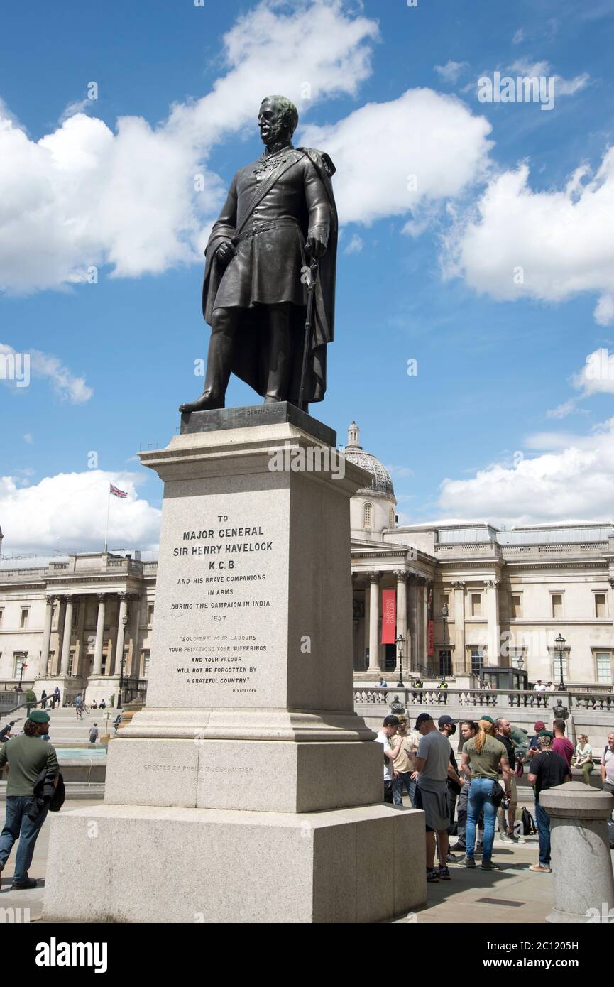 Trafalgar Square, Londra. Statua del maggiore generale Sir Henry Havelock, soldato dell'esercito britannico, Foto Stock