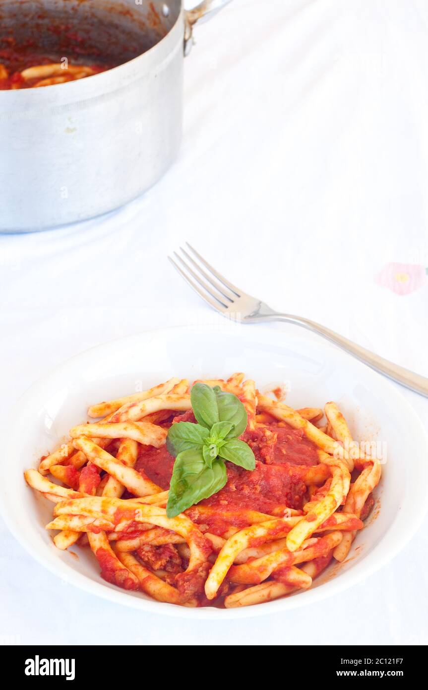 Tipico calabrese chiamato filei con pomodoro e salsa di maiale pasta Foto Stock