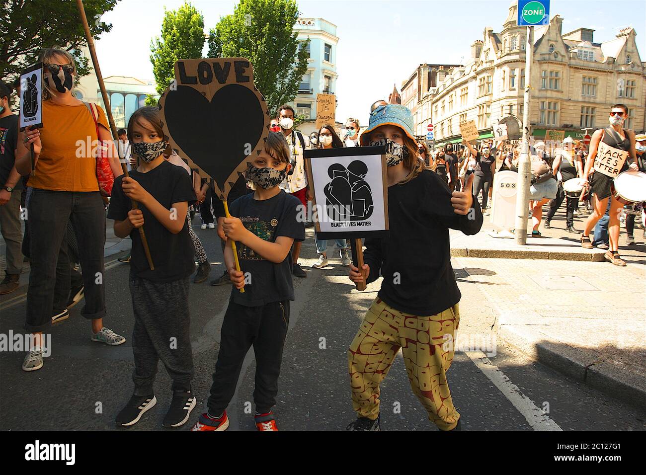 Brighton, Regno Unito. 13 Giugno 2020. La pacifica vita nera materia marzo attraverso Brighton 13/06/2020 credito: Rupert Rivett/Alamy Live News Foto Stock