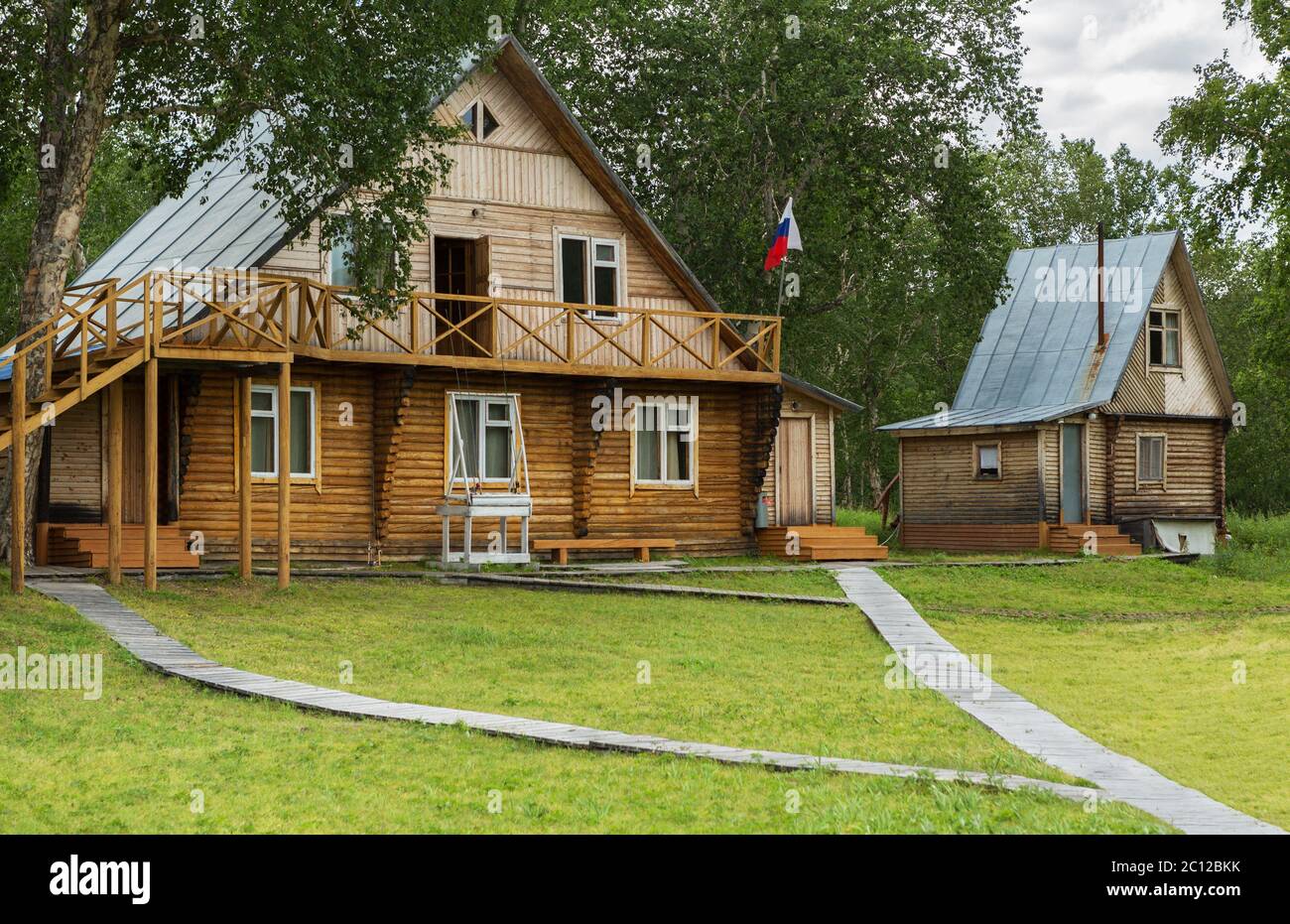 Base turistica Dzenzur sul fiume Zhupanova. Kronotsky Riserva Naturale nella penisola di Kamchatka. Foto Stock