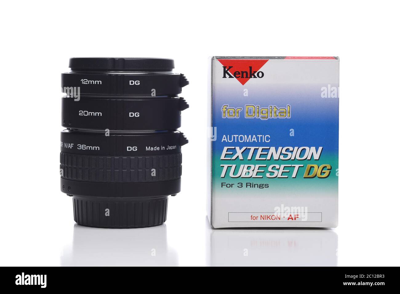 IRVINE, CALIFORNIA - 16 MAGGIO 2020: Un set di 3 tubi di prolunga Kenko per fotocamere digitali, con supporto Nikon. Foto Stock