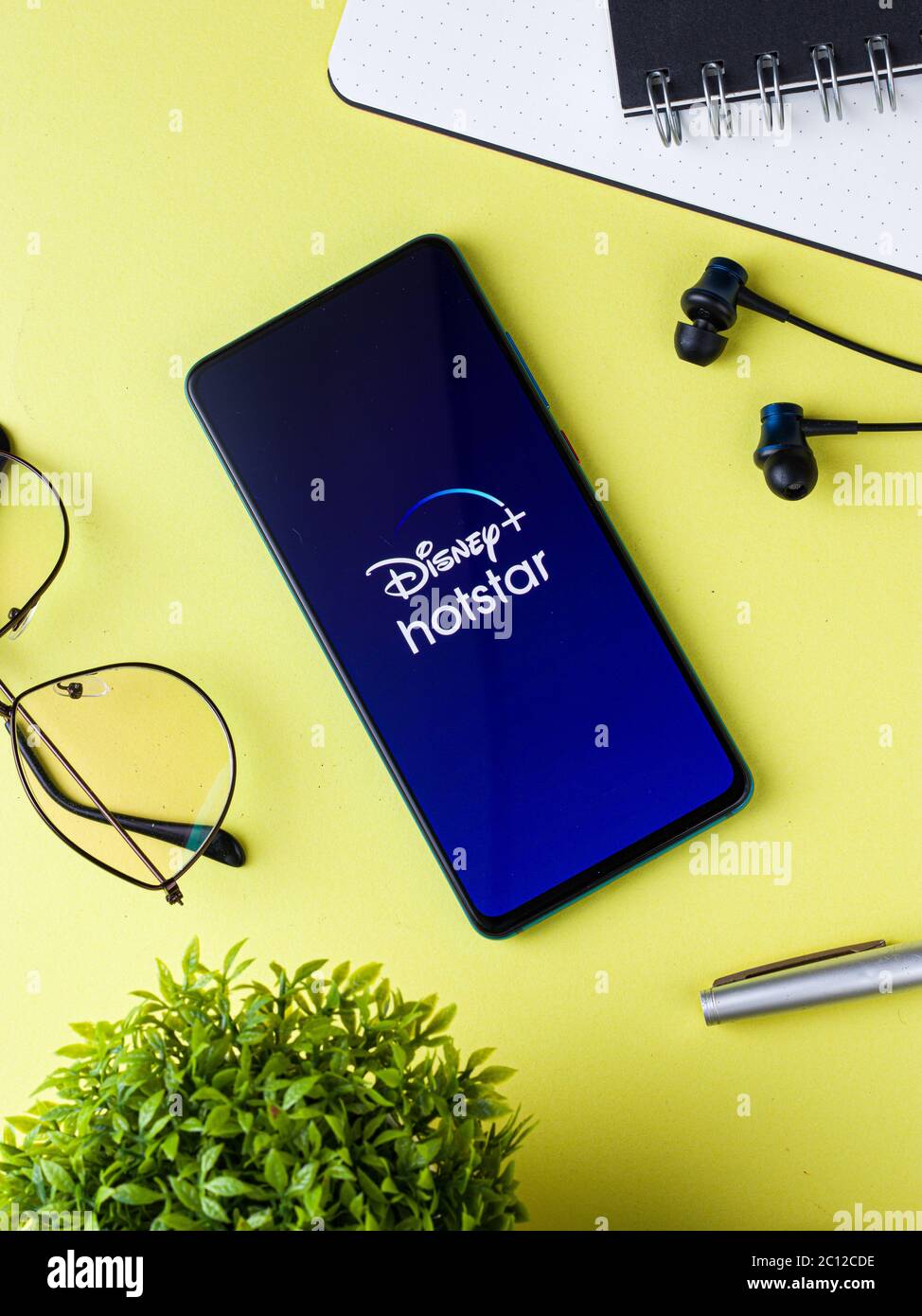 Assam, india - 21 Aprile 2020 : logo dell'app mobile Disney+ Hotstar - un servizio di streaming video fotografato per le azioni. Foto Stock
