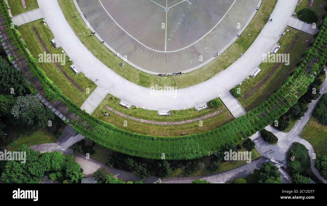 Vista aerea sul Parco Szczytnicki, giardini e fontana della Sala Centennale a Breslavia, Polonia. Giardini a forma di e la più grande fontana della Polonia Foto Stock