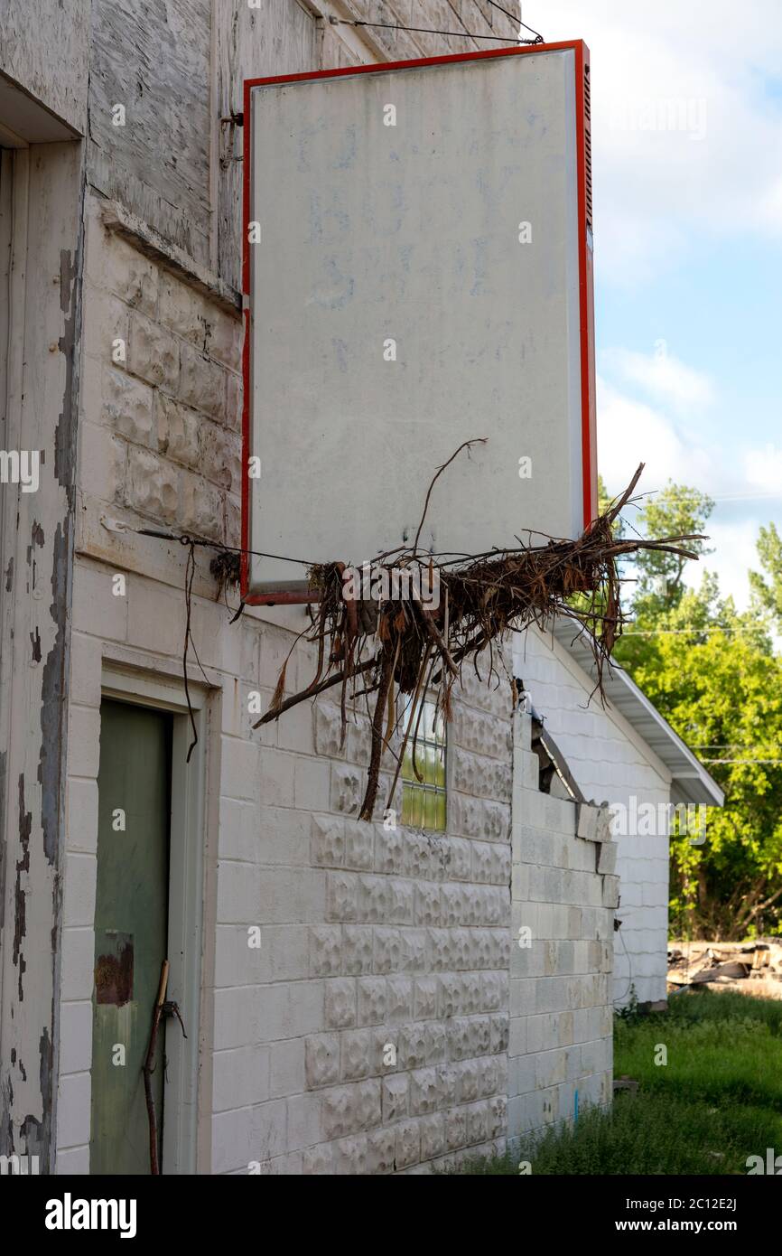 Altezza delle inondazioni, Sanford, MI USA. 11 giugno 2020, la diga ha rotto & inondato è accaduto 20 maggio 2020, da James D Coppinger/Dembinsky Photo Assoc Foto Stock