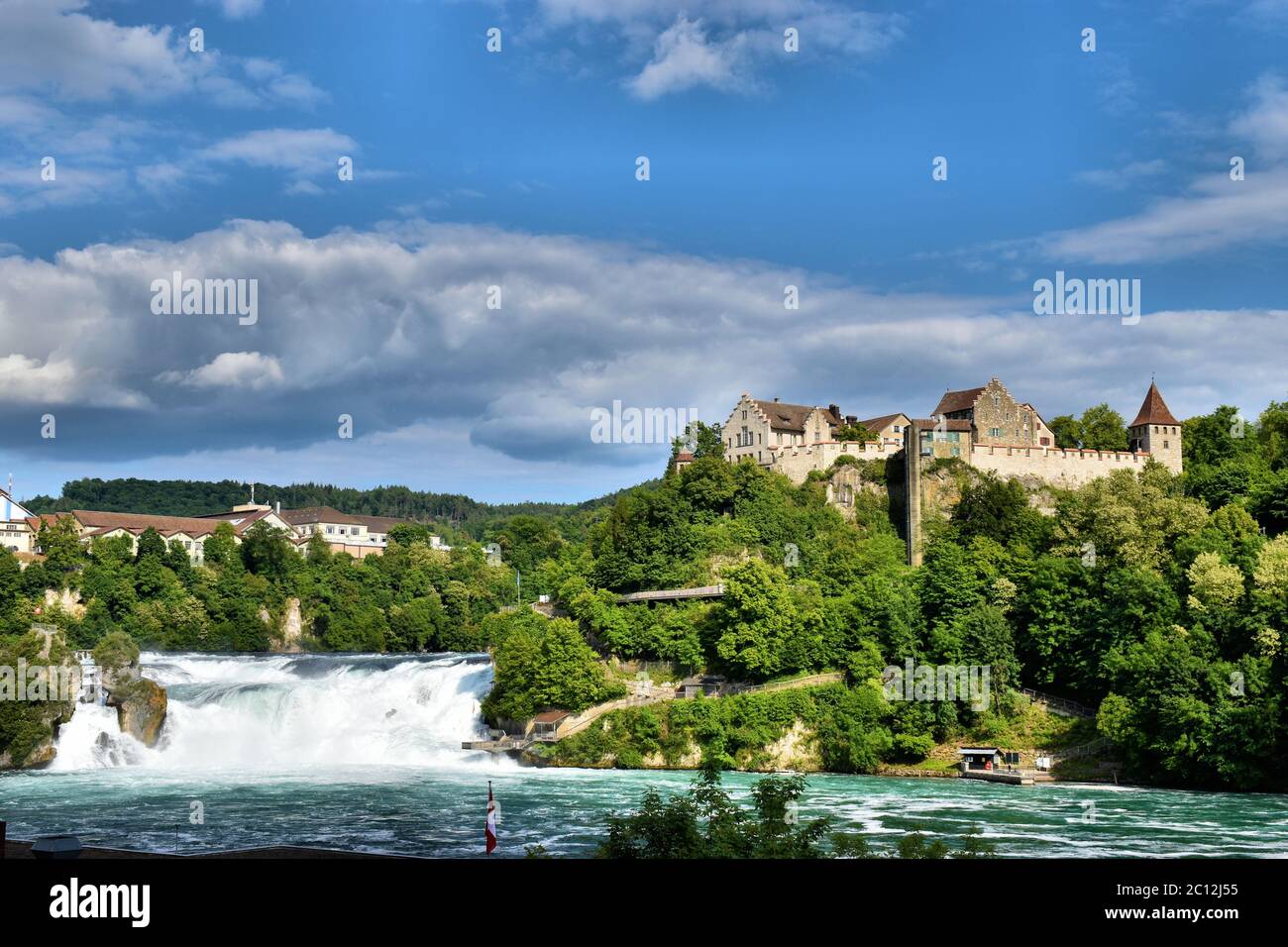 Castello Laufen-Uhwiesen alle cascate del reno a Schaffhausen Svizzera 20.5.2020 Foto Stock