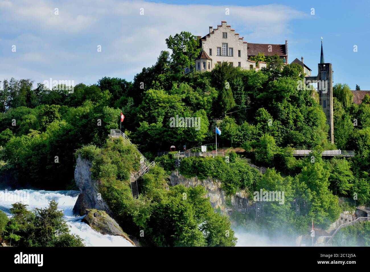 Castello Laufen-Uhwiesen alle cascate del reno a Schaffhausen Svizzera 20.5.2020 Foto Stock