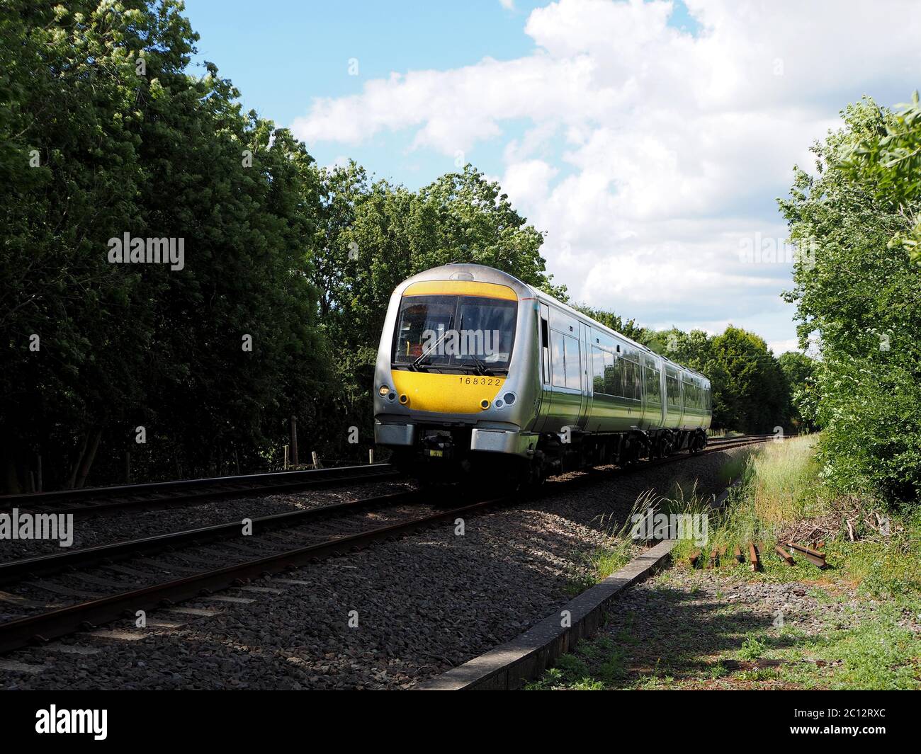 Chiltern Railways by Arriva Classe 168 Clubman passa Claydon in Oxfordshire sulla strada da Birmingham Moor Street a London Marylebone Foto Stock