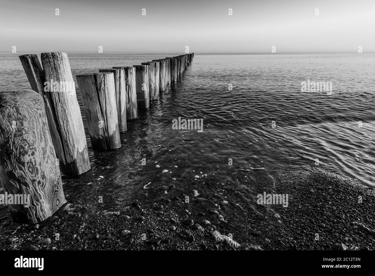 vista astratta di apier sul mar baltico Foto Stock