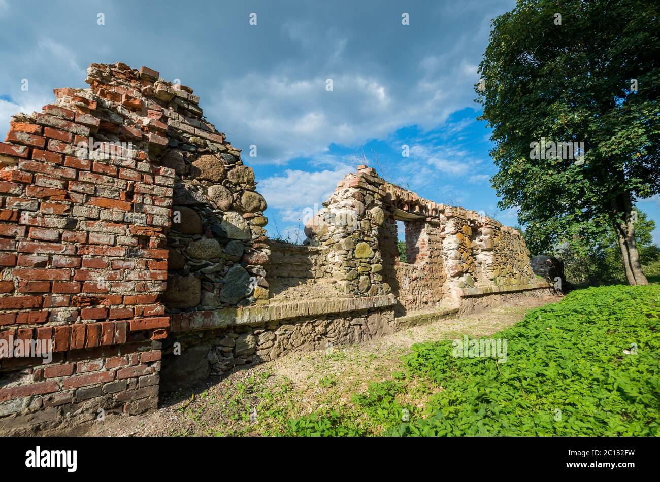 Rovine del vecchio magazzino in Lituania vilage Foto Stock