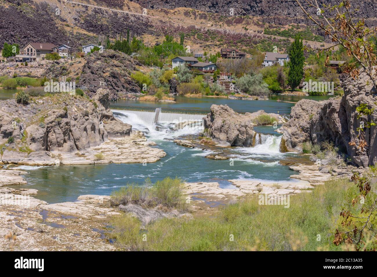 Cascate più piccole in alto a Shoshone Falls, Twin Falls ID. Le cascate sono controllate dal rilascio di acqua dalla diga. Foto Stock