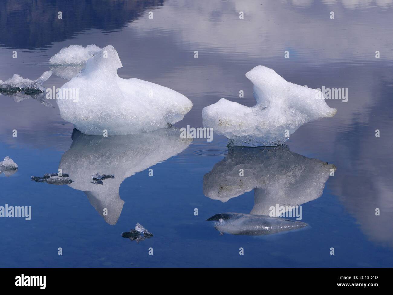 Iceberg di Jokulsarlon laguna, al di sotto del ghiacciaio Breidamerkurjokull, Islanda Foto Stock