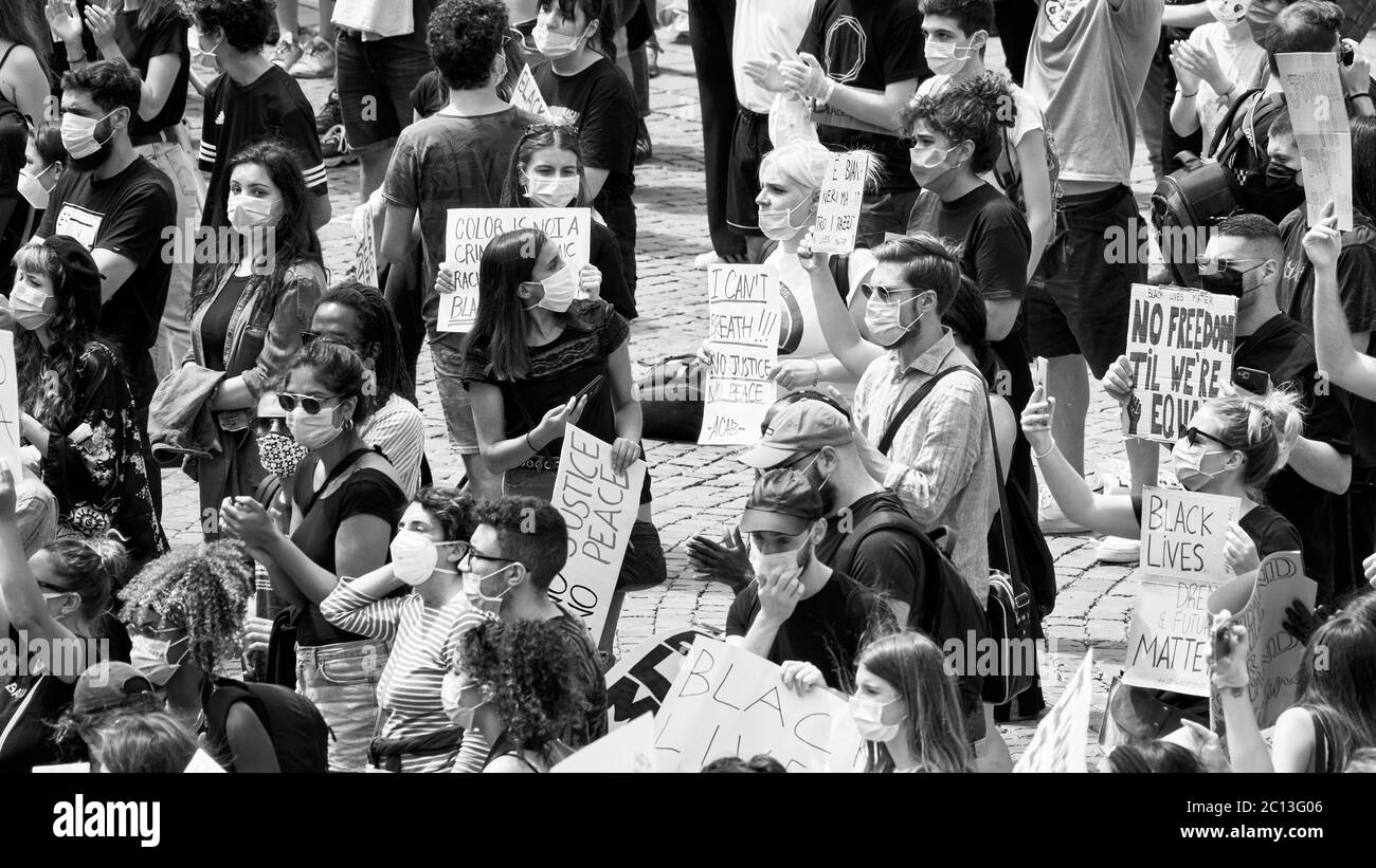Black Lives Matter, dimostrazione in memoria di George Floyd e contro il razzismo. ROMA, ITALIA - 7 giugno 2020 Foto Stock