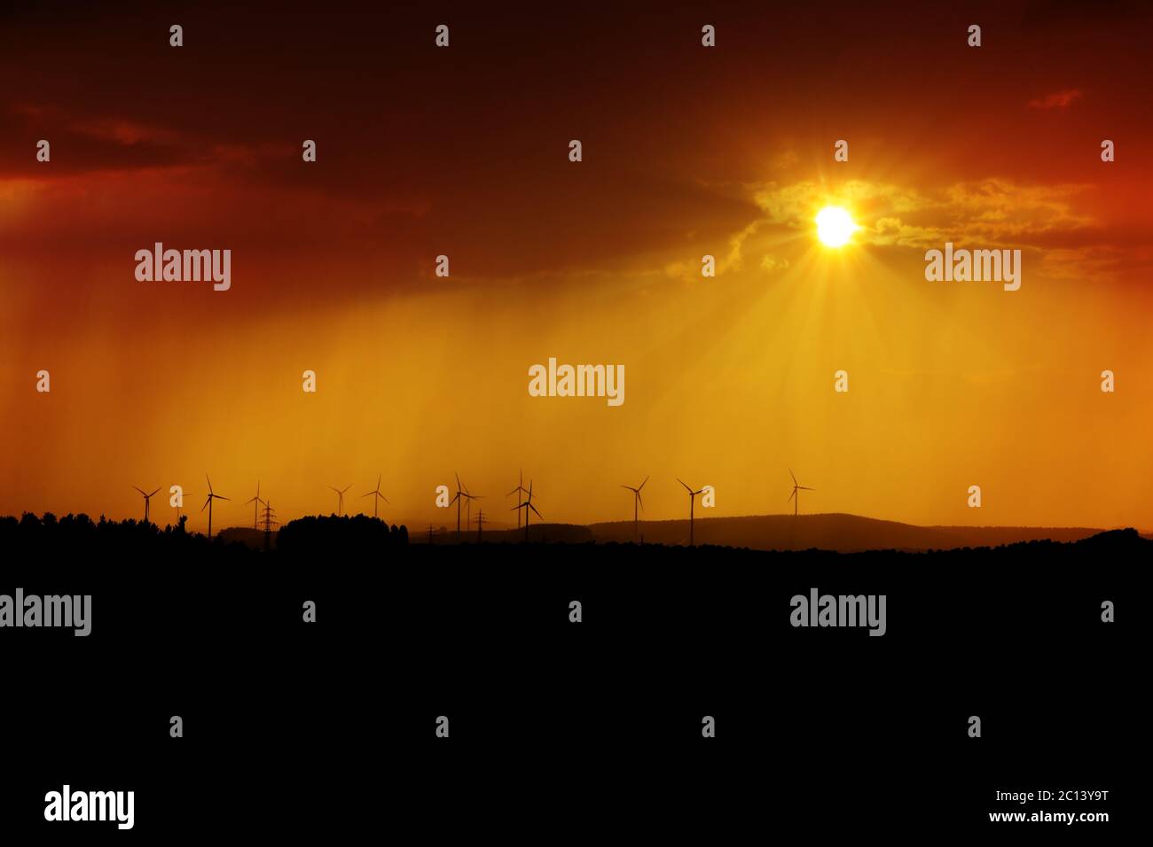 Generatori di vento al tramonto. Foto Stock