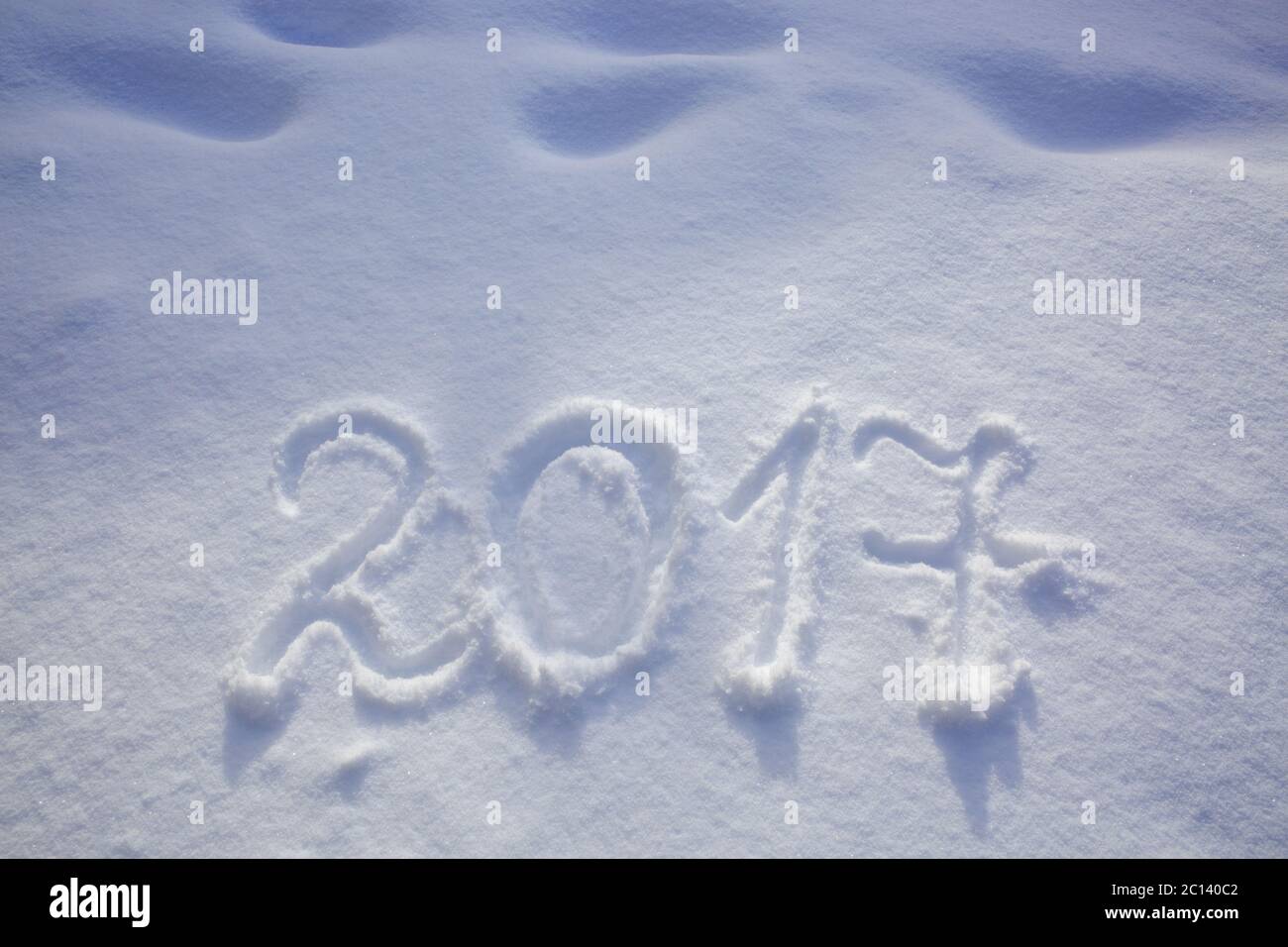 Anno nuovo data 2017 scritto in neve. Foto Stock