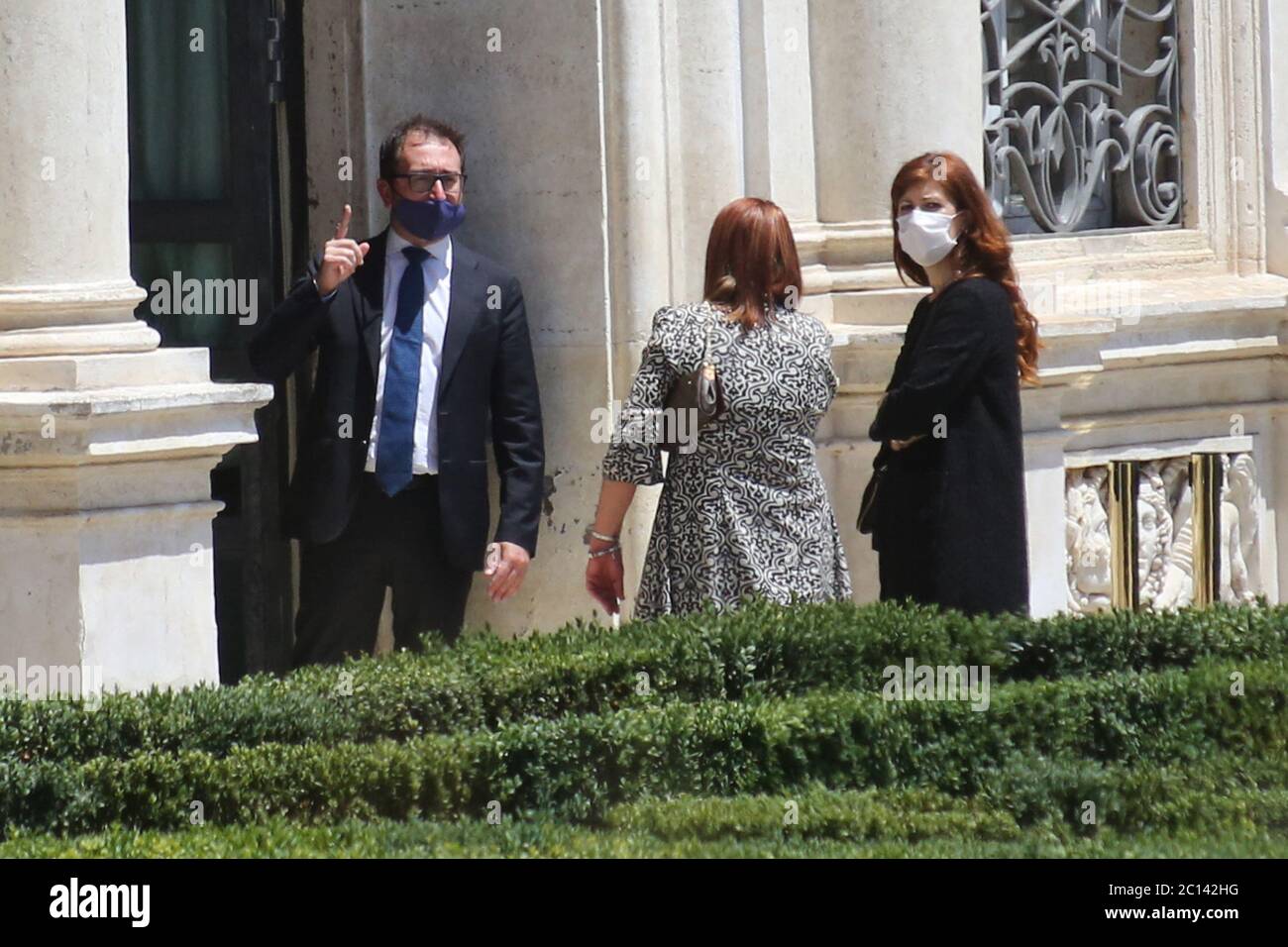 Roma, Italia. 13 Giugno 2020. ROMA, ITALIA 13 giugno 2020: Ministro della Giustizia, Alfonso Bonafede. Giuseppe Conte ha concocato gli Stati generali a Villa Pamphili a Roma, per affronto la grave crisi economica e sociale causata dalla pandemia Covid-19. Nel primo giorno l'incontro tra i ministeri. Credit: Agenzia indipendente di fotografia/Alamy Live News Foto Stock