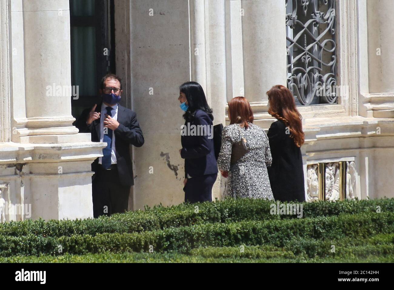 Roma, Italia. 13 Giugno 2020. ROMA, ITALIA 13 giugno 2020: Alfonso Bonafede, Lucia Azzolina. Giuseppe Conte ha concocato gli Stati generali a Villa Pamphili a Roma, per affronto la grave crisi economica e sociale causata dalla pandemia Covid-19. Nel primo giorno l'incontro tra i ministeri. Credit: Agenzia indipendente di fotografia/Alamy Live News Foto Stock