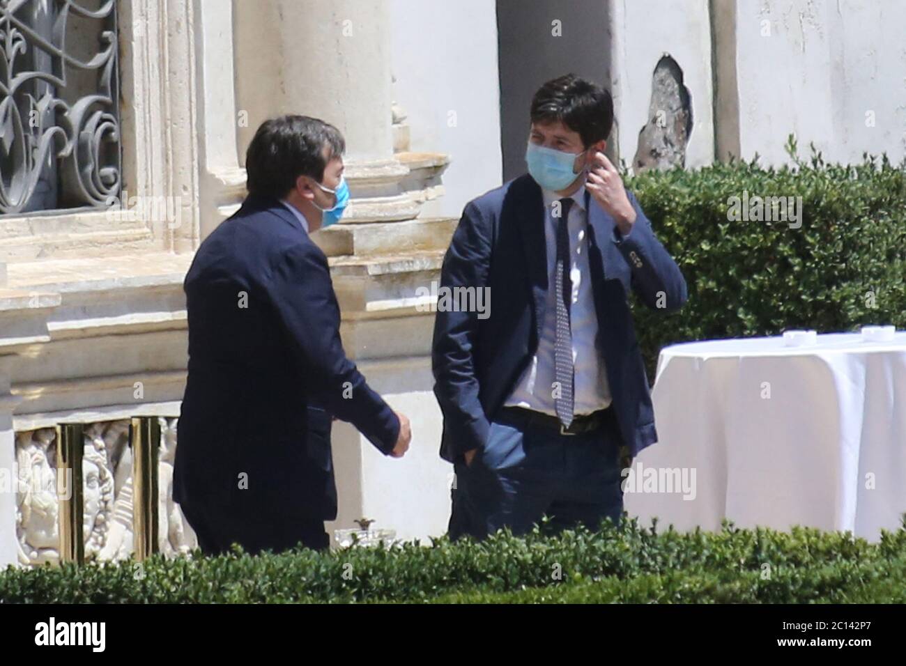Roma, Italia. 13 Giugno 2020. ROMA, ITALIA 13 giugno 2020: Roberto speranza Ministro della Salute. Giuseppe Conte ha concocato gli Stati generali a Villa Pamphili a Roma, per affronto la grave crisi economica e sociale causata dalla pandemia Covid-19. Nel primo giorno l'incontro tra i ministeri. Credit: Agenzia indipendente di fotografia/Alamy Live News Foto Stock