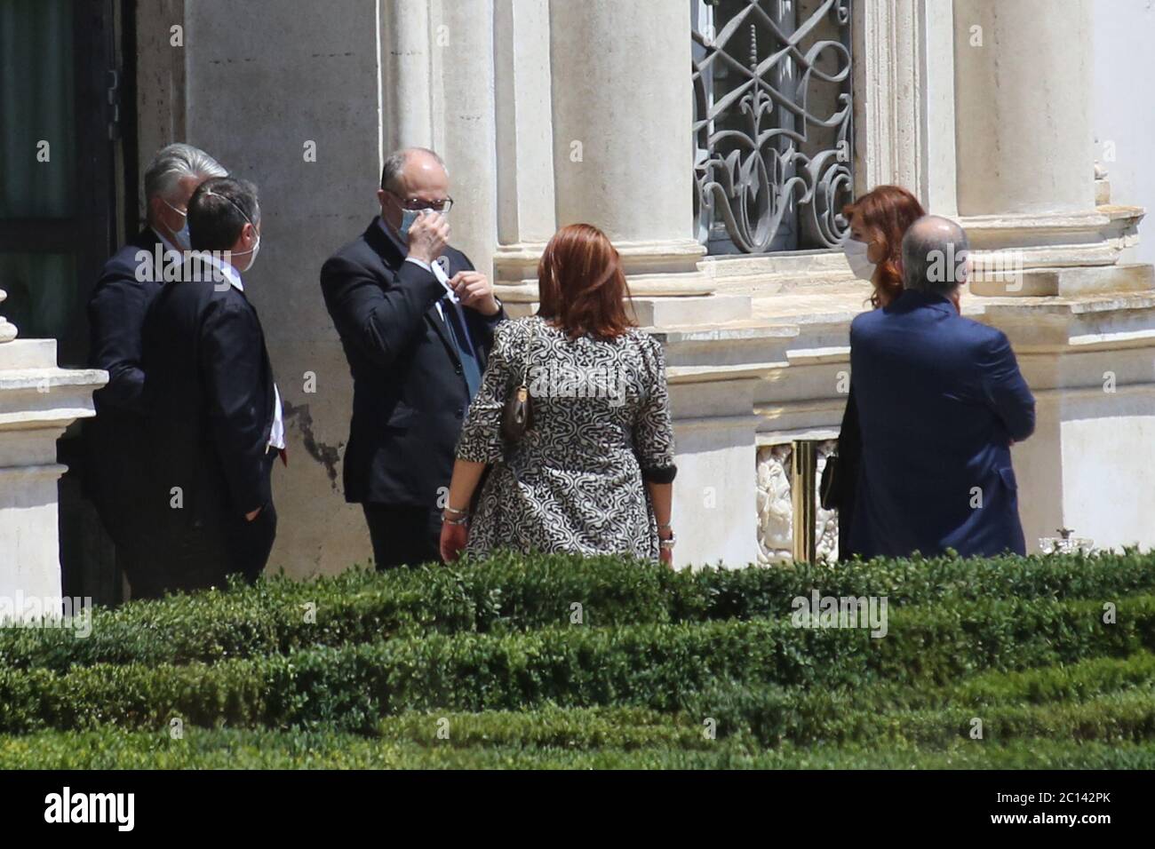 Roma, Italia. 13 Giugno 2020. ROMA, ITALIA 13 giugno 2020: Ministro dell'economia Gualtieri. Giuseppe Conte ha concocato gli Stati generali a Villa Pamphili a Roma, per affronto la grave crisi economica e sociale causata dalla pandemia Covid-19. Nel primo giorno l'incontro tra i ministeri. Credit: Agenzia indipendente di fotografia/Alamy Live News Foto Stock