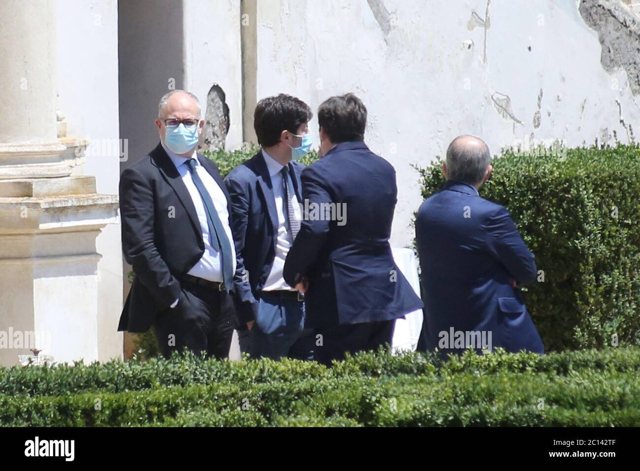 Roma, Italia. 13 Giugno 2020. ROMA, ITALIA 13 giugno 2020: Roberto Gualrieri, Robito speranza. Giuseppe Conte ha concocato gli Stati generali a Villa Pamphili a Roma, per affronto la grave crisi economica e sociale causata dalla pandemia Covid-19. Nel primo giorno l'incontro tra i ministeri. Credit: Agenzia indipendente di fotografia/Alamy Live News Foto Stock