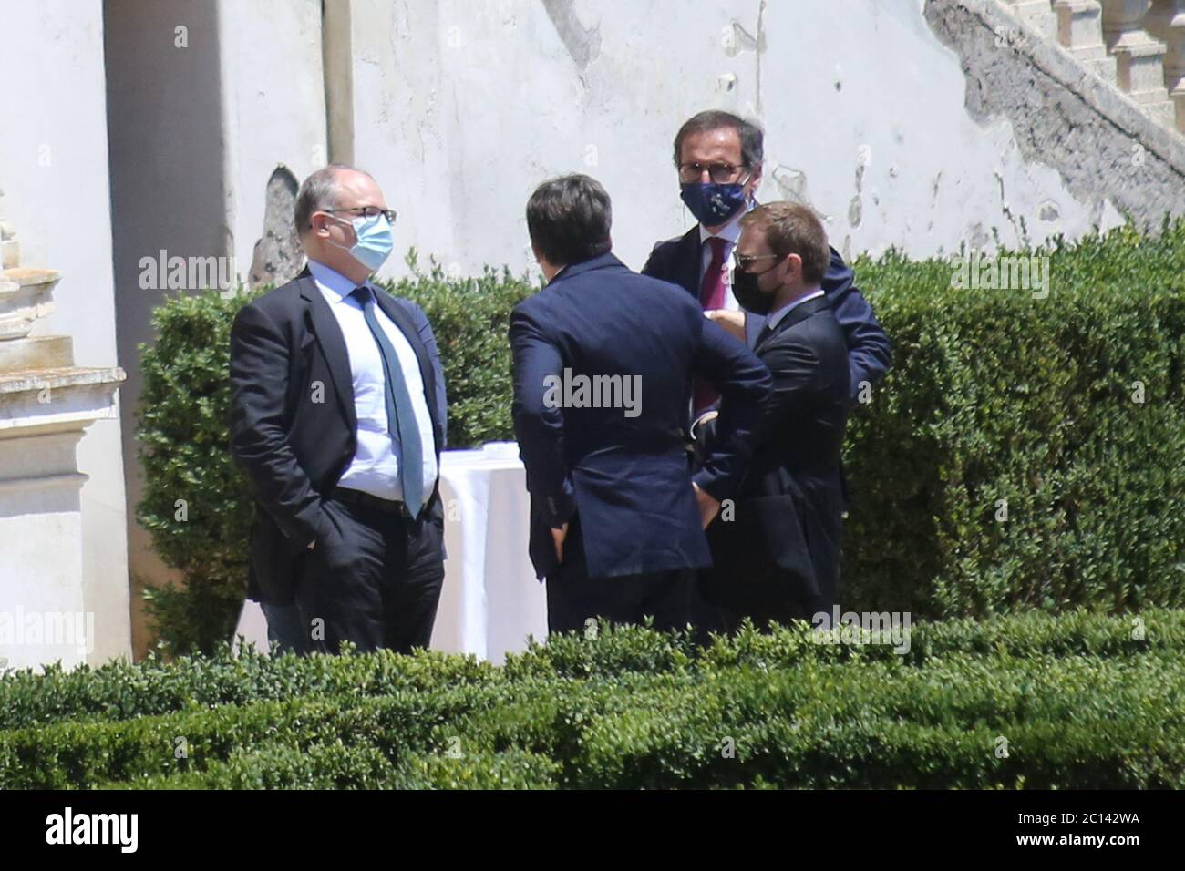 Roma, Italia. 13 Giugno 2020. ROMA, ITALIA 13 giugno 2020: Roberto Gualrieri, Provenzano. Giuseppe Conte ha concocato gli Stati generali a Villa Pamphili a Roma, per affronto la grave crisi economica e sociale causata dalla pandemia Covid-19. Nel primo giorno l'incontro tra i ministeri. Credit: Agenzia indipendente di fotografia/Alamy Live News Foto Stock