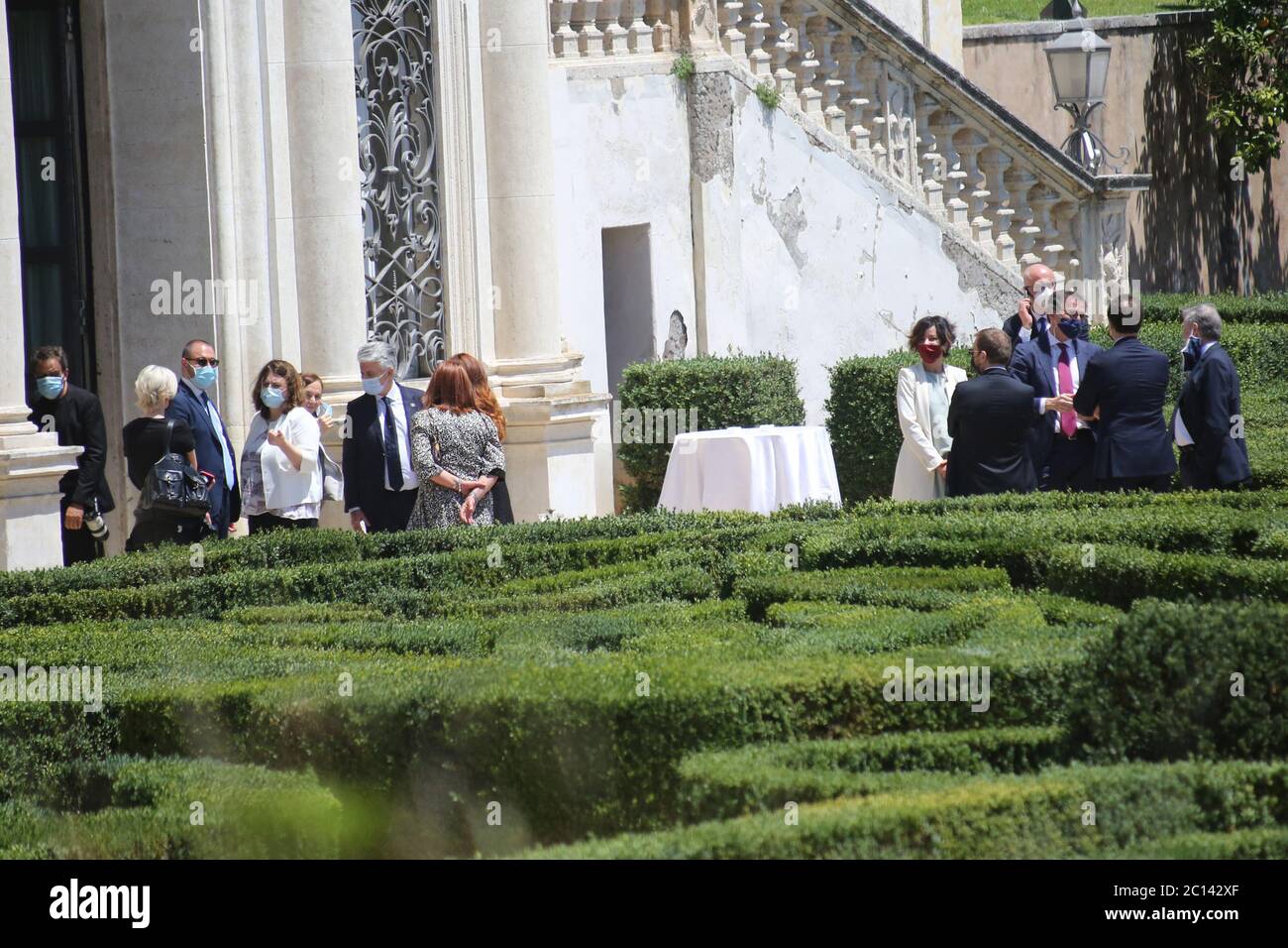 Roma, Italia. 13 Giugno 2020. ROMA, ITALIA 13 giugno 2020: Giuseppe Conte ha concocato gli Stati generali a Villa Pamphili a Roma, per affronto la grave crisi economica e sociale causata dalla pandemia Covid-19. Nel primo giorno l'incontro tra i ministeri. Credit: Agenzia indipendente di fotografia/Alamy Live News Foto Stock
