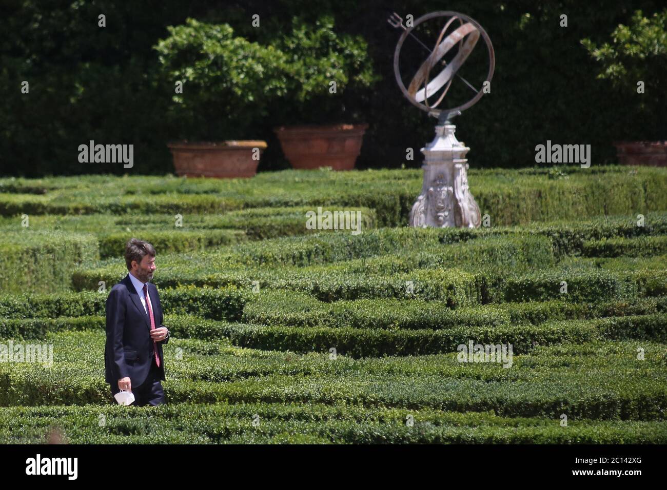 Roma, Italia. 13 Giugno 2020. ROMA, ITALIA 13 giugno 2020: Ministro Beni culturali Dario Franceschini. Giuseppe Conte ha concocato gli Stati generali a Villa Pamphili a Roma, per affronto la grave crisi economica e sociale causata dalla pandemia Covid-19. Nel primo giorno l'incontro tra i ministeri. Credit: Agenzia indipendente di fotografia/Alamy Live News Foto Stock