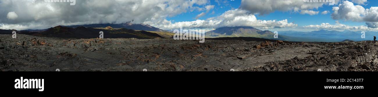 Panorama del campo di lava eruzione vulcanica active Plosky Tolbachik Vulcano, Klyuchevskaya Gruppo di vulcani Foto Stock