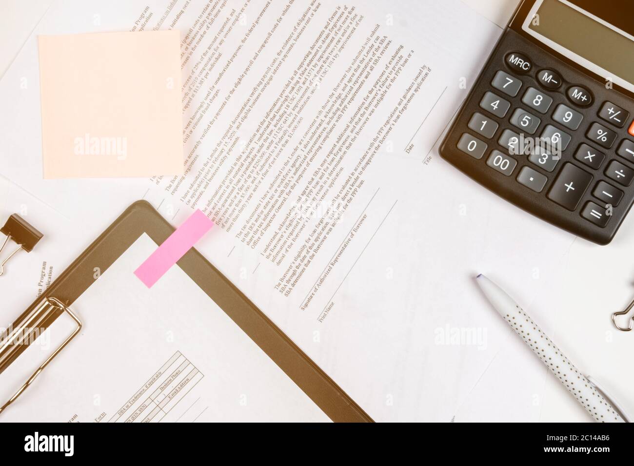 Moduli per compilare una domanda di prestito. Forniture per ufficio e banche. Foto Stock