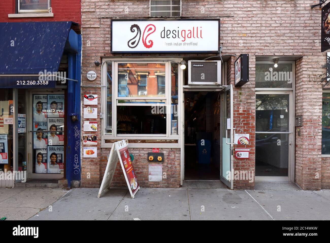 Desi Galli, 172 Avenue B, New York, foto di un negozio di Street food indiano, kathi Roll e negozio di caat nell'East Village di Manhattan Foto Stock