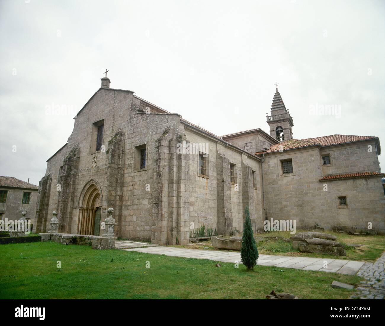 Spagna, Galizia, provincia di la Coruña, Padron. Chiesa di Santa Maria in Iria Flavia. Costruito nel 11 ° secolo e successivamente ricostruito. Via di San Giacomo. Foto Stock