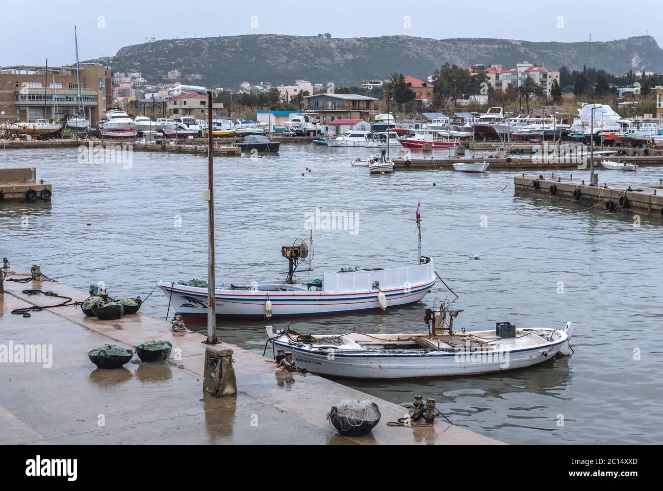 Porto di Batroun città nel nord del Libano e una delle più antiche città del mondo Foto Stock