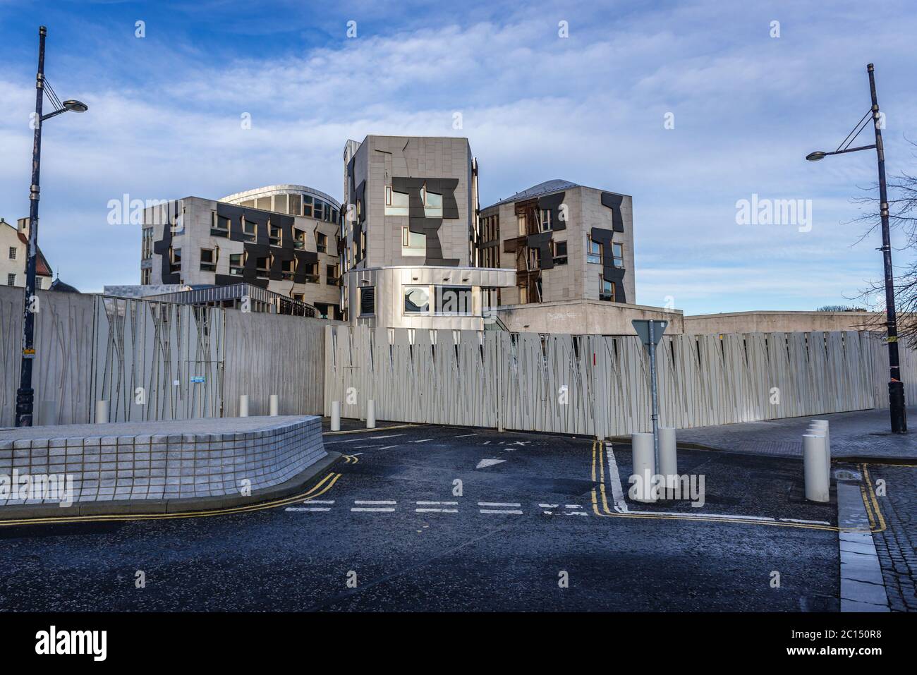Esterno del Parlamento Scozzese nell'area di Holyrood, Edimburgo, capitale della Scozia, parte del Regno Unito Foto Stock