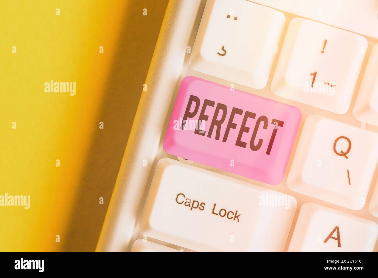 Scrittura concettuale a mano che mostra perfetta. Concetto che significa completo senza difetti o difetti con precisione precisa o esatta Foto Stock