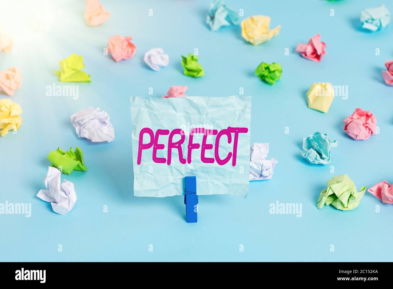 Testo di scrittura perfetto. Foto concettuale completa senza difetti o difetti carte briciole accuratamente accurate o colorate esatte promemoria BL vuoto Foto Stock