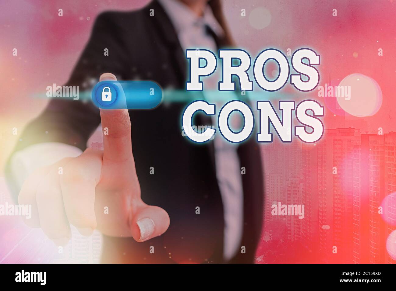 Scrittura concettuale a mano che mostra i pro Cons. Concetto che significa vantaggi e svantaggi osservati durante l'esame di un prodotto Foto Stock