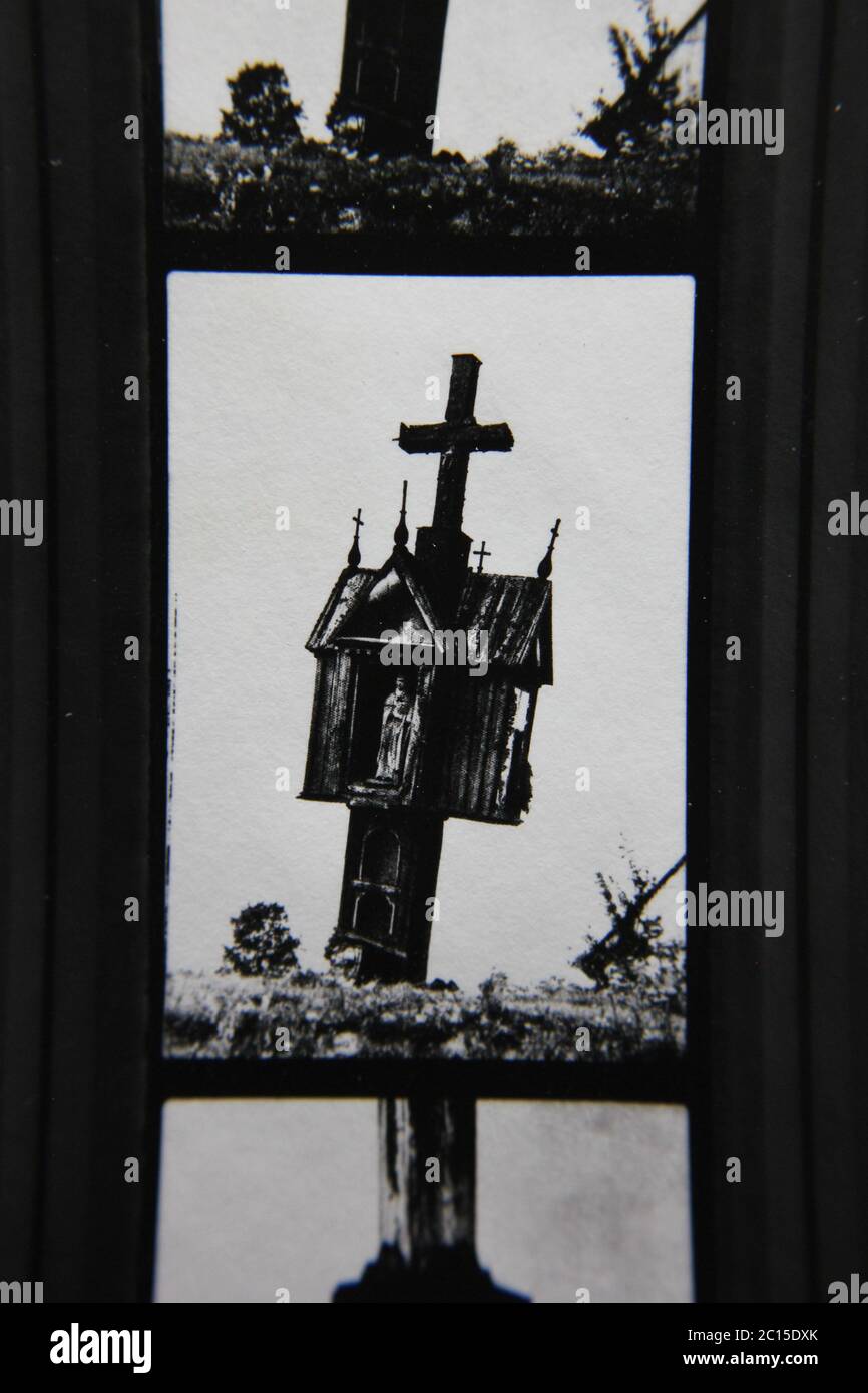 Fine anni '70 vintage in bianco e nero fotografia estrema del Cristo Pensivo come arte popolare stradale Foto Stock