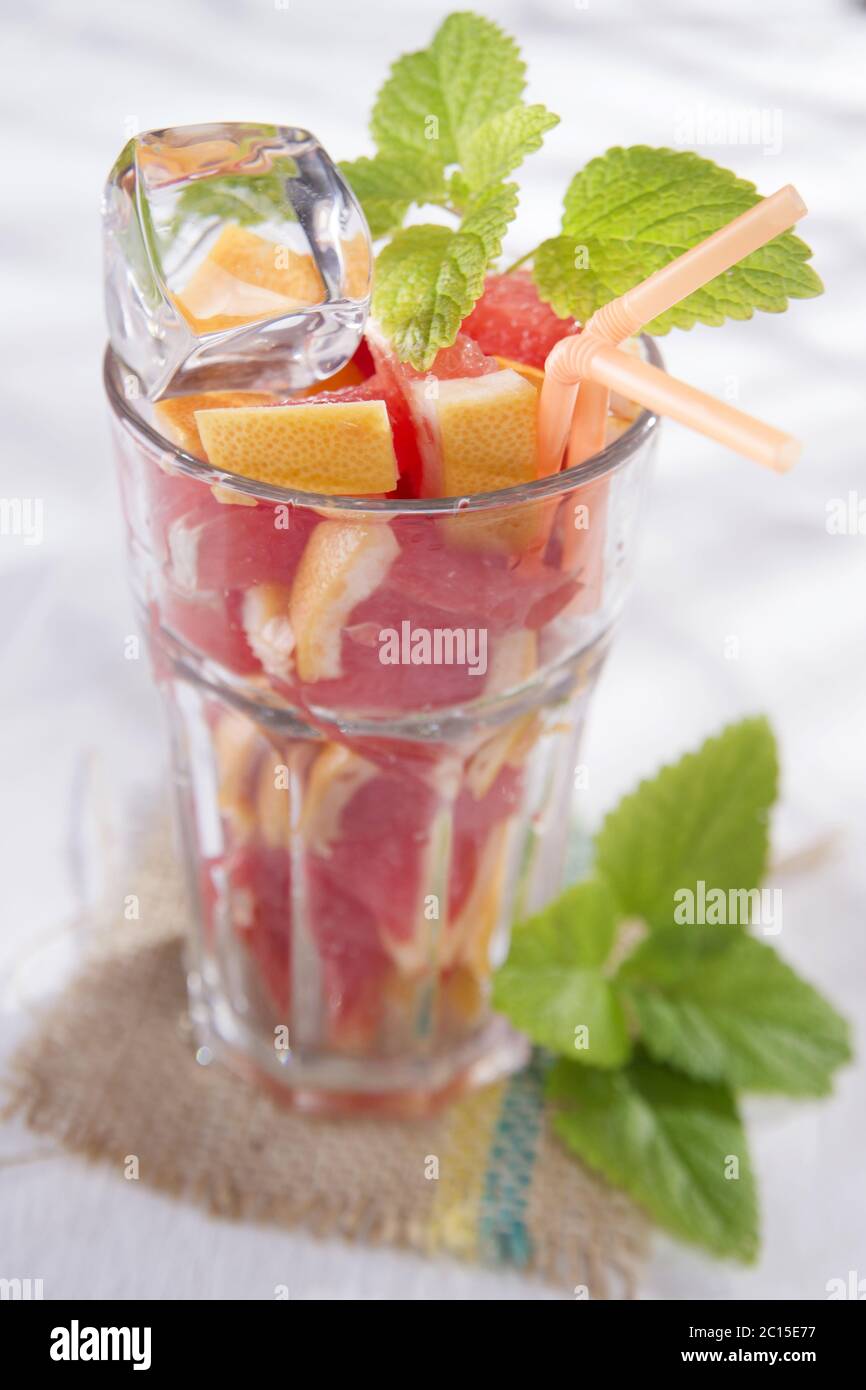 Bere pompelmo rosso Foto Stock