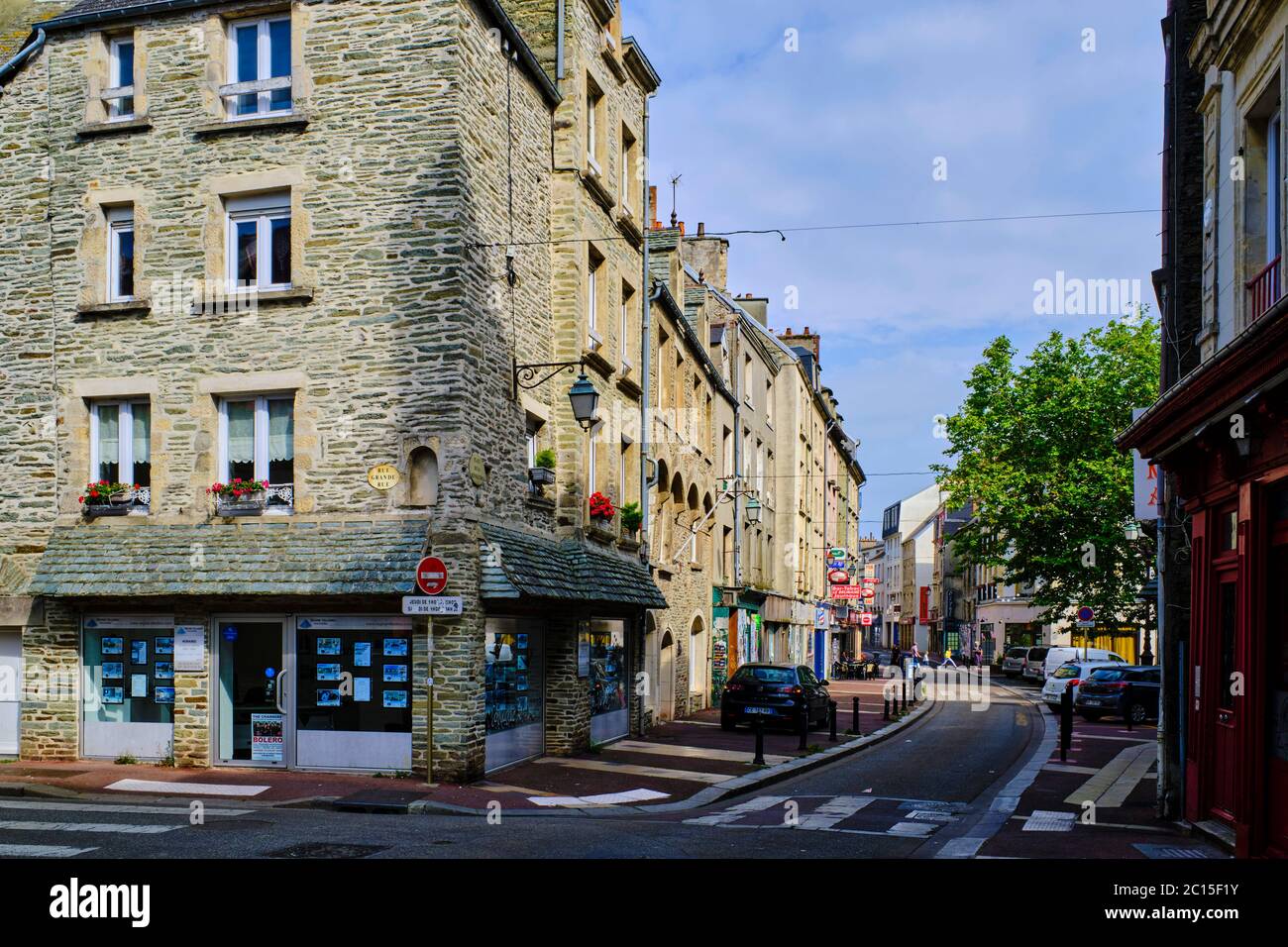 Francia, Normandia, dipartimento della Manica, Cherbourg-Octeville, angolo rue Grande Rue e Place de la Revolution Foto Stock