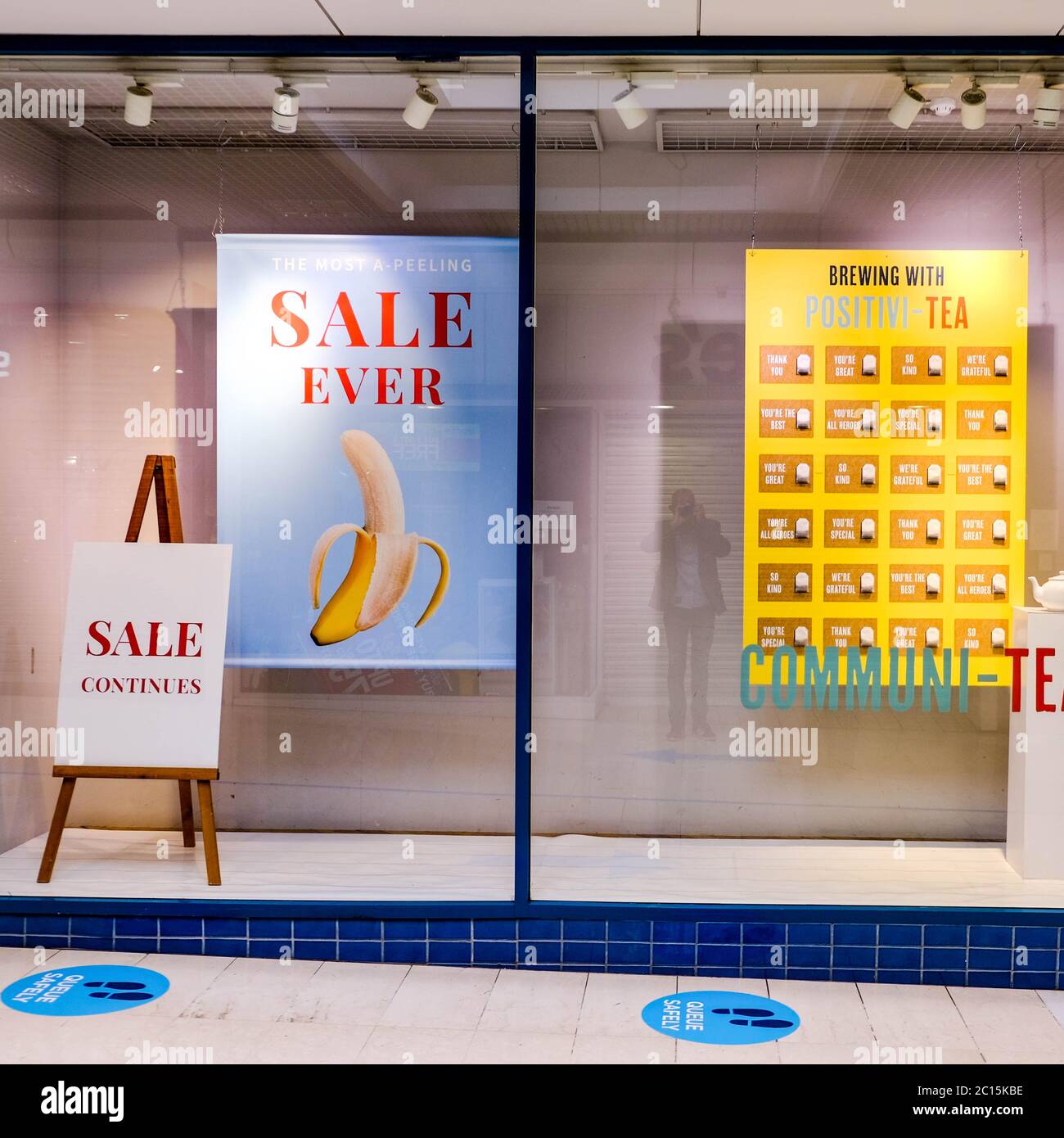 Londra, UK, 14 giugno 2020, Retail Fashion Store a South Londone Pubblicità DI UNA riapertura delle vendite come regole di blocco sono rilassati Foto Stock