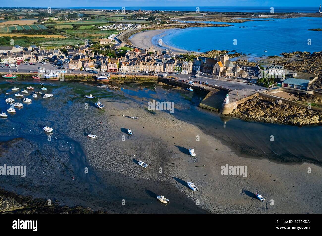 Francia, Normandia, dipartimento della Manica, Cotentin, Barfleur, etichettato Les Plus Beaux Villages de France, porto di pesca delle acque Foto Stock
