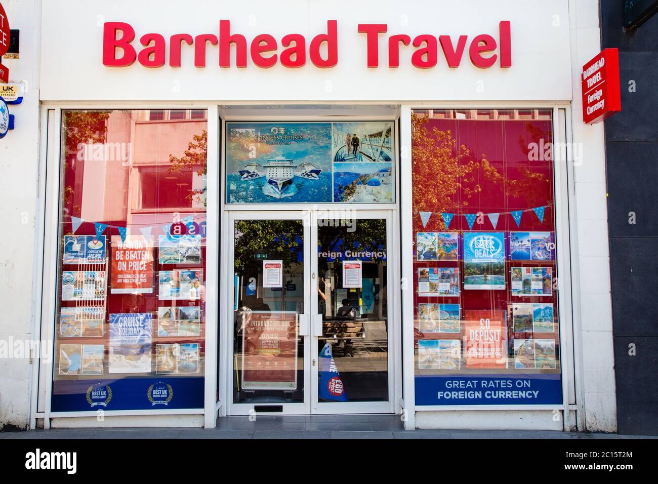 L'agenzia Barrhead Travel è chiusa a causa del blocco del coronavirus, Southampton Foto Stock